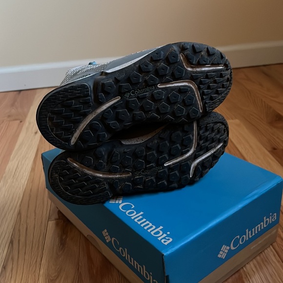 Women’s Columbia Hiking Shoes - Picture 5 of 6